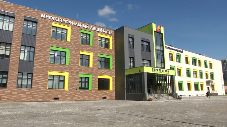 The Mayor of Kazan takes part in the ceremony of commissioning new schools of Tatarstan