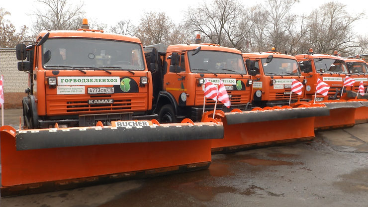 The Mayor of Kazan inspects the new snow cleaning equipment at the Municipal Unitary Enterprise Gorvodzelenkhoz