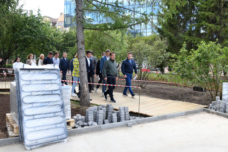Ilsur Metshin inspects the progress of the improvement of the Children's Park and Fuchs Garden