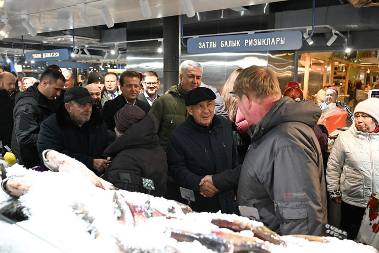 Рөстәм Миңнеханов һәм Илсур Метшин Казанда яңартылган Мәскәү базарында булдылар