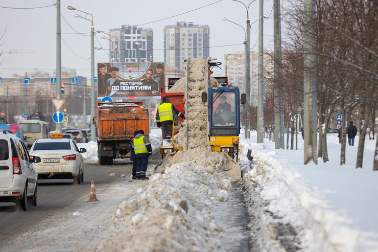 В Казани демонтируют «огород из знаков»: 142 опоры дорожных знаков перенесены для улучшения уборки снега