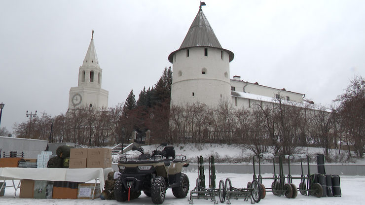 Мэр Казани проинспектировал отправку гумпомощи в зону СВО