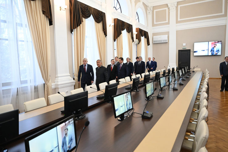 Рустаму Минниханову, Иреку Файзуллину и Ильсуру Метшину представили научный потенциал КГАСУ